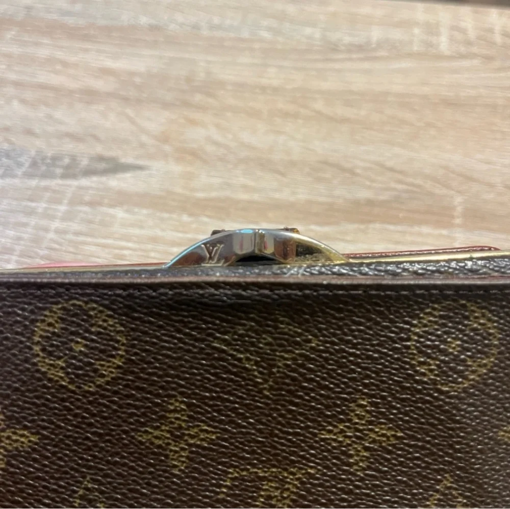 Louis Vuitton KISSLOCK WALLET - Picture 4 of 9
